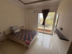 1 RkBuilder Floor For Rent in Sushant Lok 2