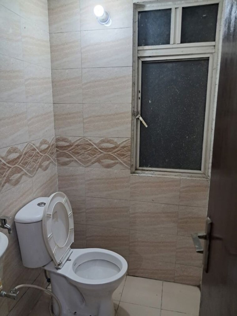 Bathroom, kdp-mgi-sparrow 3 Bedroom 1350 Sq.Ft. Apartment In Raj Nagar Extension Ghaziabad 10494064