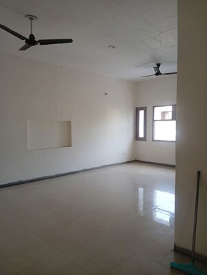 Room in 2 BHK Builder Floor at Sector 17 – for Rent