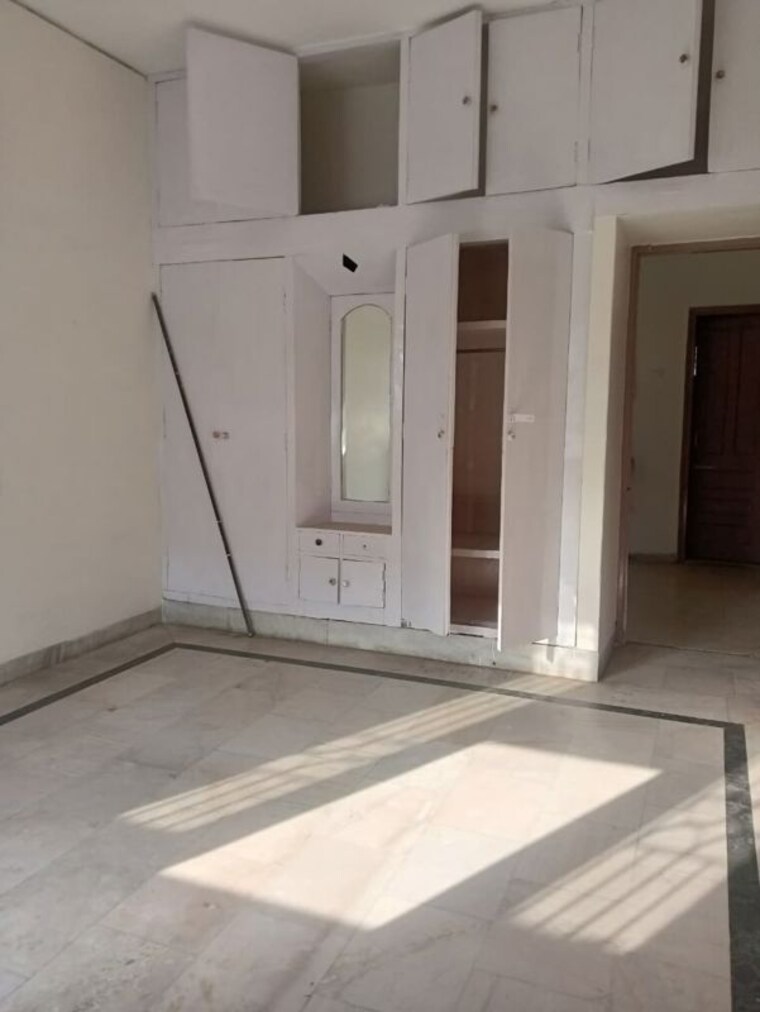 Room, sector 17 2 Bedroom 2000 Sq.Ft. Builder Floor In Sector 17 Panchkula 10494051