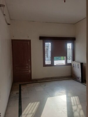 Room in 2 BHK Builder Floor at Sector 17 – for Rent