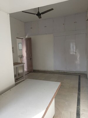 Room in 2 BHK Builder Floor at Sector 17 – for Rent