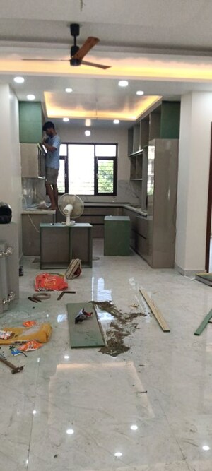 Team Area in 4 BHK Builder Floor at Sector 75 – for Sale