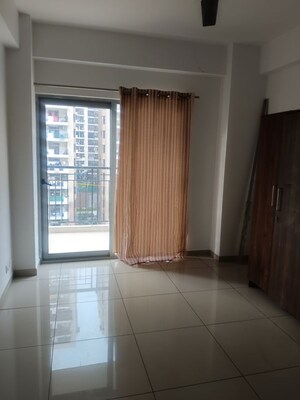2.5 BHK Apartment For Rent in Gulshan Bellina, Sector 16 Greater Noida