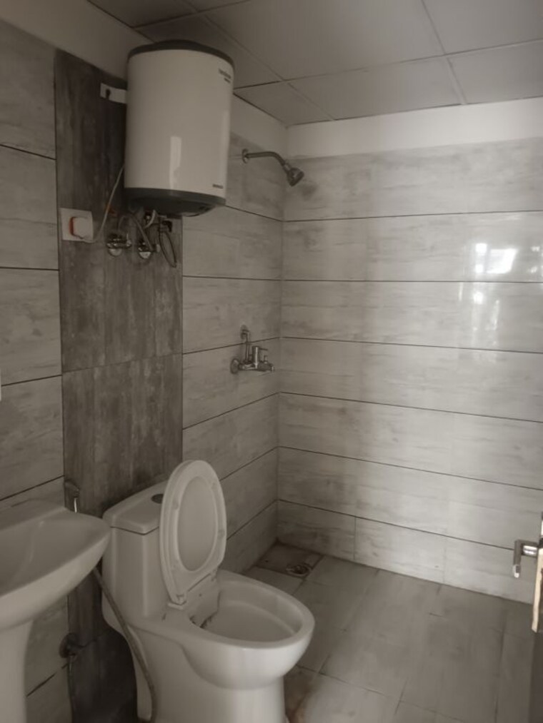 Bathroom, gulshan-bellina 2.5 Bedroom 1105 Sq.Ft. Apartment In Sector 16 Greater Noida Greater Noida 10494046