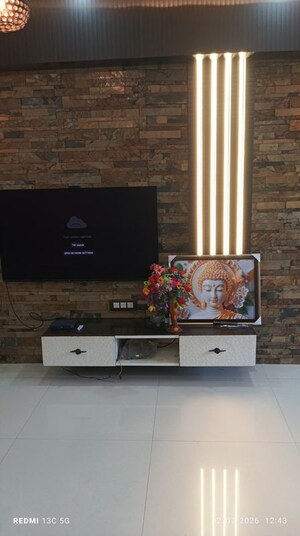 Furnished Amenities in 3 BHK Apartment at Clark Town – for Rent