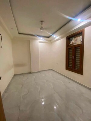 Room in 2 BHK Builder Floor at Saket – for Rent