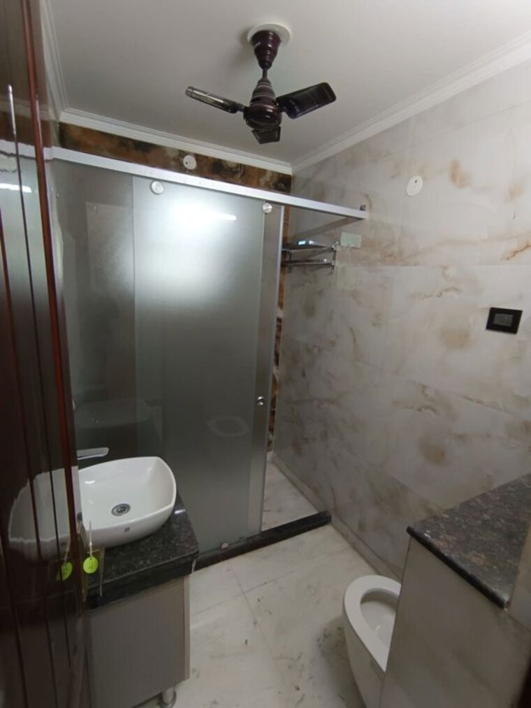 Bathroom, ashiana-silver-crest 4 Bedroom 3000 Sq.Ft. Builder Floor In Sector 48 Gurgaon 10494197