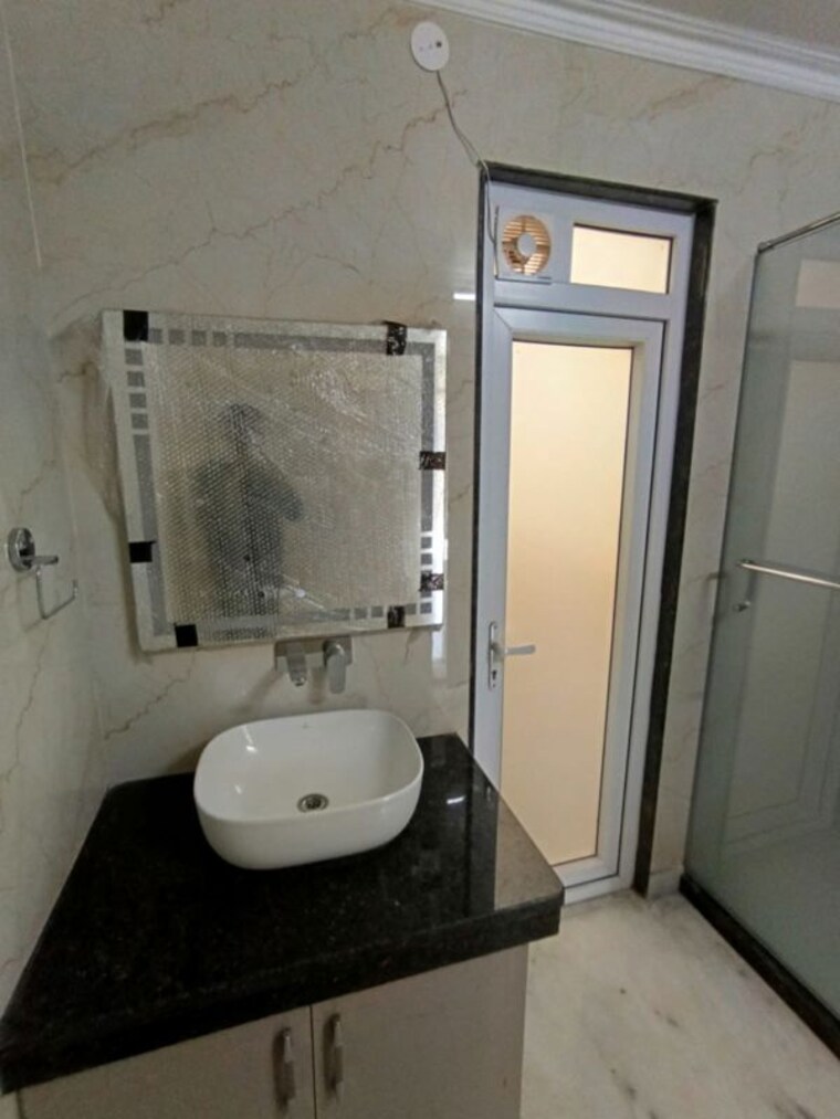 Bathroom, ashiana-silver-crest 4 Bedroom 3000 Sq.Ft. Builder Floor In Sector 48 Gurgaon 10494197