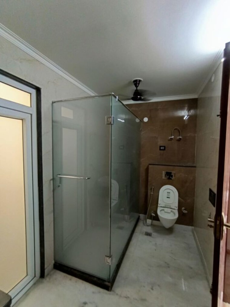 Bathroom, ashiana-silver-crest 4 Bedroom 3000 Sq.Ft. Builder Floor In Sector 48 Gurgaon 10494197