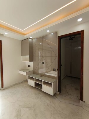 Building Lobby in 4 BHK Builder Floor at Ashiana Silver Crest, Sector 48 – for Rent