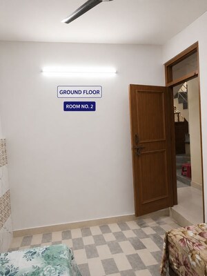 Room in  Pg at Jagatpuri – for Rent