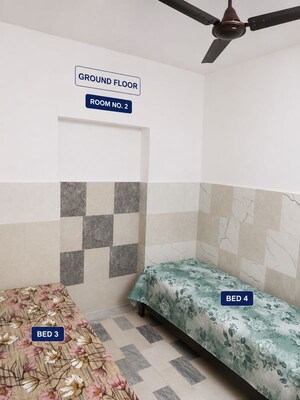 Bedroom in  Pg at Jagatpuri – for Rent