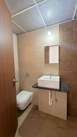 Bathroom in 3 BHK Builder Floor at BPTP Amstoria Country Floor, Sector 102 – for Rent