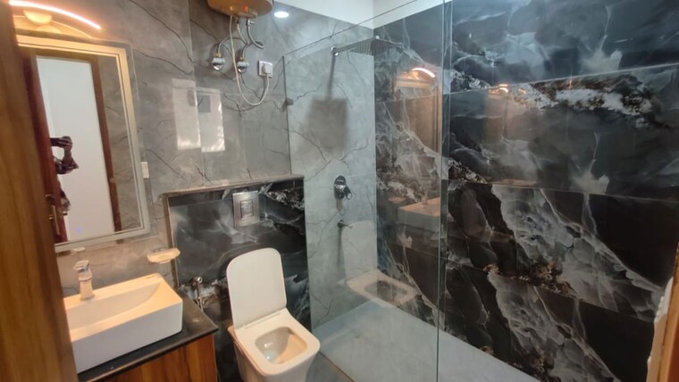 Bathroom, vipul-world-floors 3 Bedroom 1650 Sq.Ft. Builder Floor In Sector 48 Gurgaon 10494232