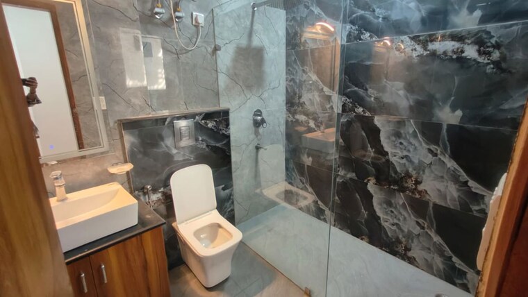 Bathroom, vipul-world-floors 3 Bedroom 1650 Sq.Ft. Builder Floor In Sector 48 Gurgaon 10494232
