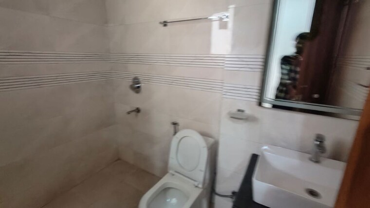 Bathroom, vipul-world-floors 3 Bedroom 1650 Sq.Ft. Builder Floor In Sector 48 Gurgaon 10494232