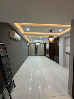 Building Lobby in 3 BHK Builder Floor at Sector 57 – for Rent