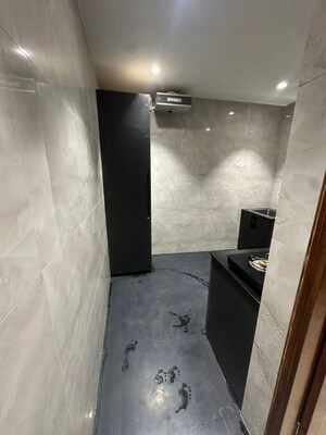 Bathroom in 1 RK Builder Floor at Sector 57 – for Rent
