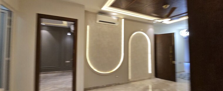 Room, rohini sector 18 4 Bedroom 240 Sq.Yd. Builder Floor In Rohini Sector 18 Delhi 10448765