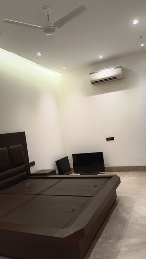 Furnished Amenities in 3 BHK Builder Floor at New Rajinder Nagar – for Rent