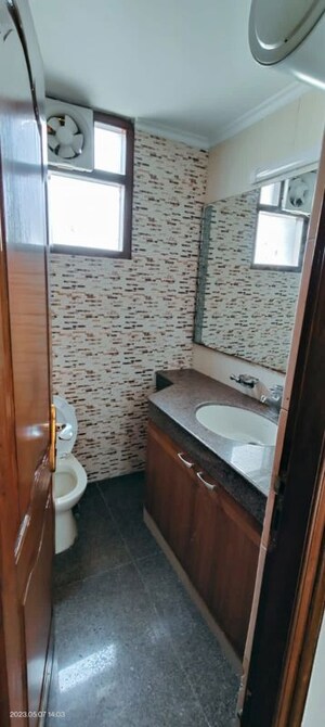 Team Area in 3.5 BHK Apartment at Dwarka – for Rent