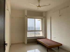 Room in 3 BHK Apartment at Nyati Evita, Dhanori – for Rent