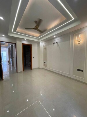 Room in 3 BHK Builder Floor at Old Dlf – for Rent