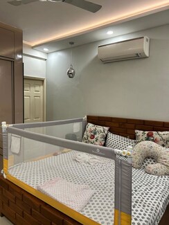 3.5 BHK + Servant Room Apartment For Sale in Emaar MGF Emerald Hills