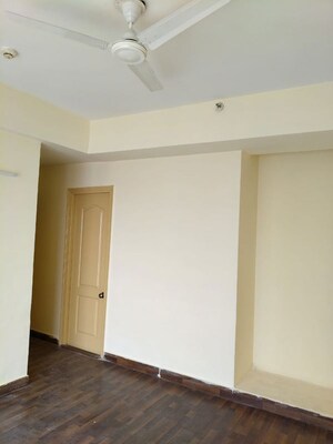 Room in 3 BHK Apartment at Paras Tierea, Sector 137 – for Sale