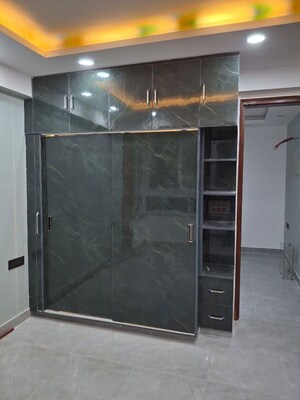 Furnished Amenities in 3.5 BHK Apartment at Dwarka – for Rent