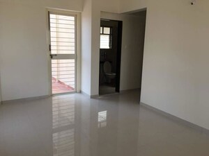 Room in 2.5 BHK Apartment at Nyati Environ, Tingre Nagar – for Rent