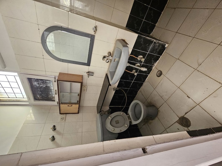Team Area, sector 57 3.5 Bedroom 2700 Sq.Ft. Builder Floor In Sector 57 Gurgaon 10494497
