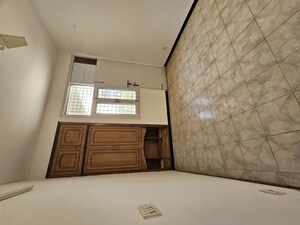 Room in 3.5 BHK Builder Floor at Sector 57 – for Rent
