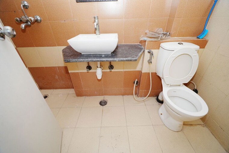 Bathroom, mahagun-my-woods 2.5 Bedroom 1110 Sq.Ft. Apartment In Sector 16c Greater Noida Greater Noida 10493351