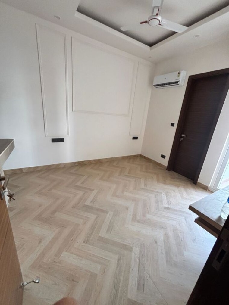 Bathroom, raj-one-good-earth 3 Bedroom 1650 Sq.Ft. Builder Floor In Sector 71 Gurgaon 10494527