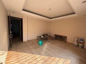 Room in 4 BHK Builder Floor at Kavi Nagar Block J – for Sale
