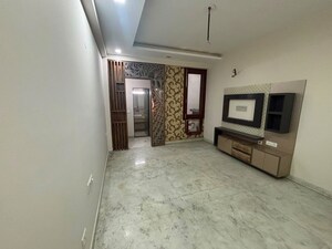 Room in 4 BHK Builder Floor at Kavi Nagar Block J – for Sale