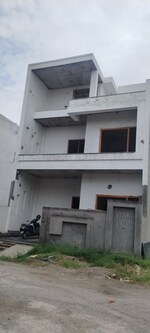 4 BHK + Extra Room 205 Sq.Yd. Villa in Yashoda Kunj
