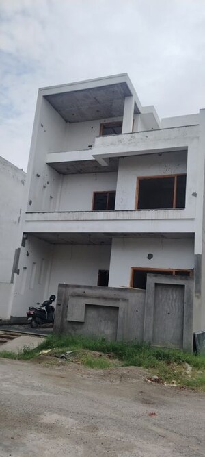 4 BHK Villa For Sale in Yashoda Kunj