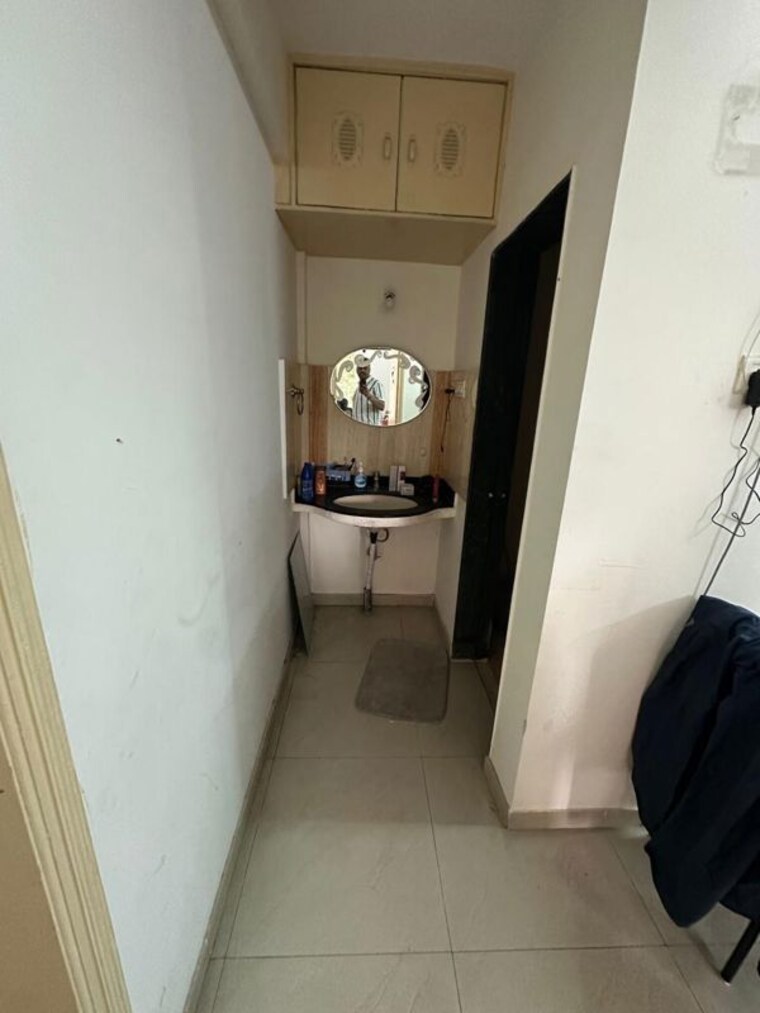 Bathroom, g-k-rajaveer-palace 2 Bedroom 850 Sq.Ft. Apartment In Pimple Saudagar Pune 10494577