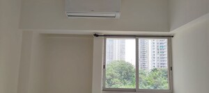 Room in 2 BHK Apartment at Lodha Amara, Kolshet Road – for Rent