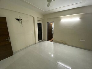 Room in 3 BHK Apartment at Elegant Ram Ratna, Narendra Nagar – for Rent