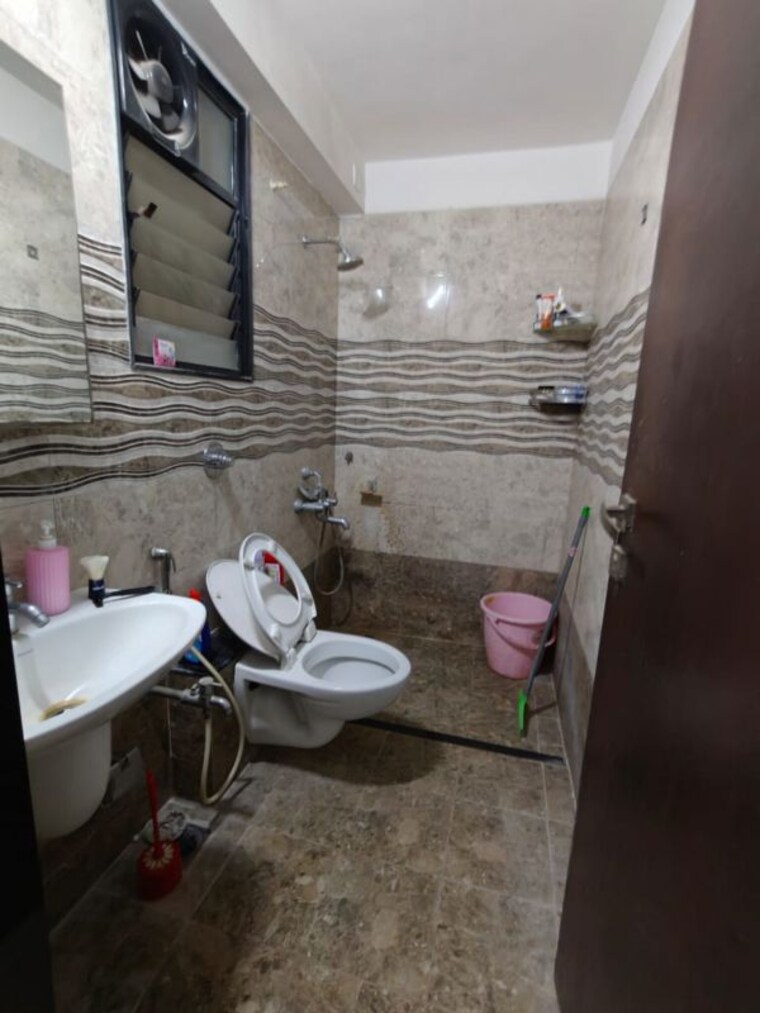 Washroom, dreams-belle-vue 2 Bedroom 1100 Sq.Ft. Apartment In Bavdhan Pune 10494636