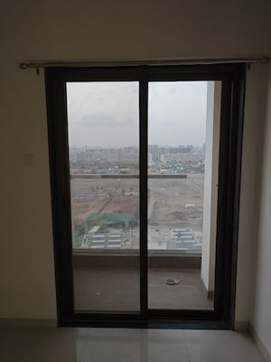 Room in 3 BHK Apartment at Kohinoor Courtyard One, Wakad – for Rent