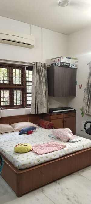 Bedroom in 4 BHK Villa at Thaltej – for Sale