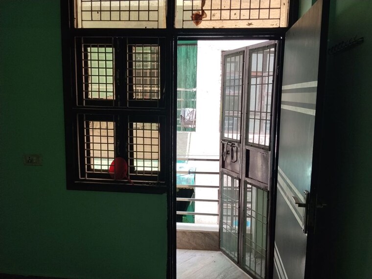 Room, baba colony 2 Bedroom 60 Sq.Yd. Builder Floor In Baba Colony Delhi 10494749