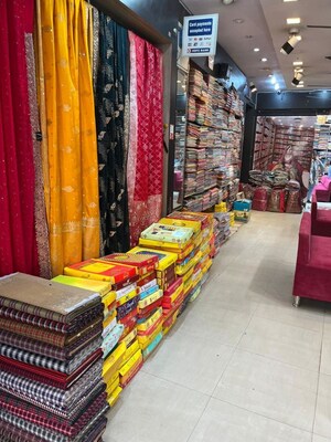 Team Area in  Shop at Orderly Bazar – for Sale