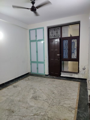 Room in 3 BHK Builder Floor at Sector 50 – for Rent