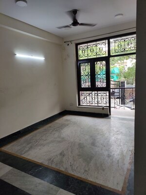 Room in 3 BHK Builder Floor at Sector 50 – for Rent